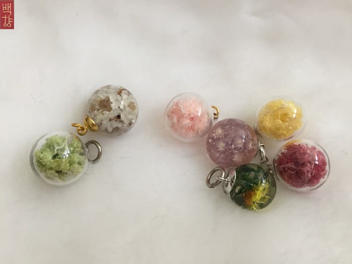 Pressed Flower glass ball necklace